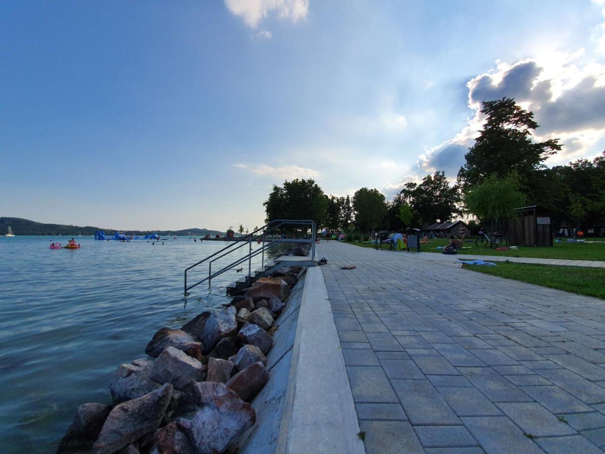 Naturexpert Mobilhazak-Fuered Kemping Balatonfuered Luaran gambar